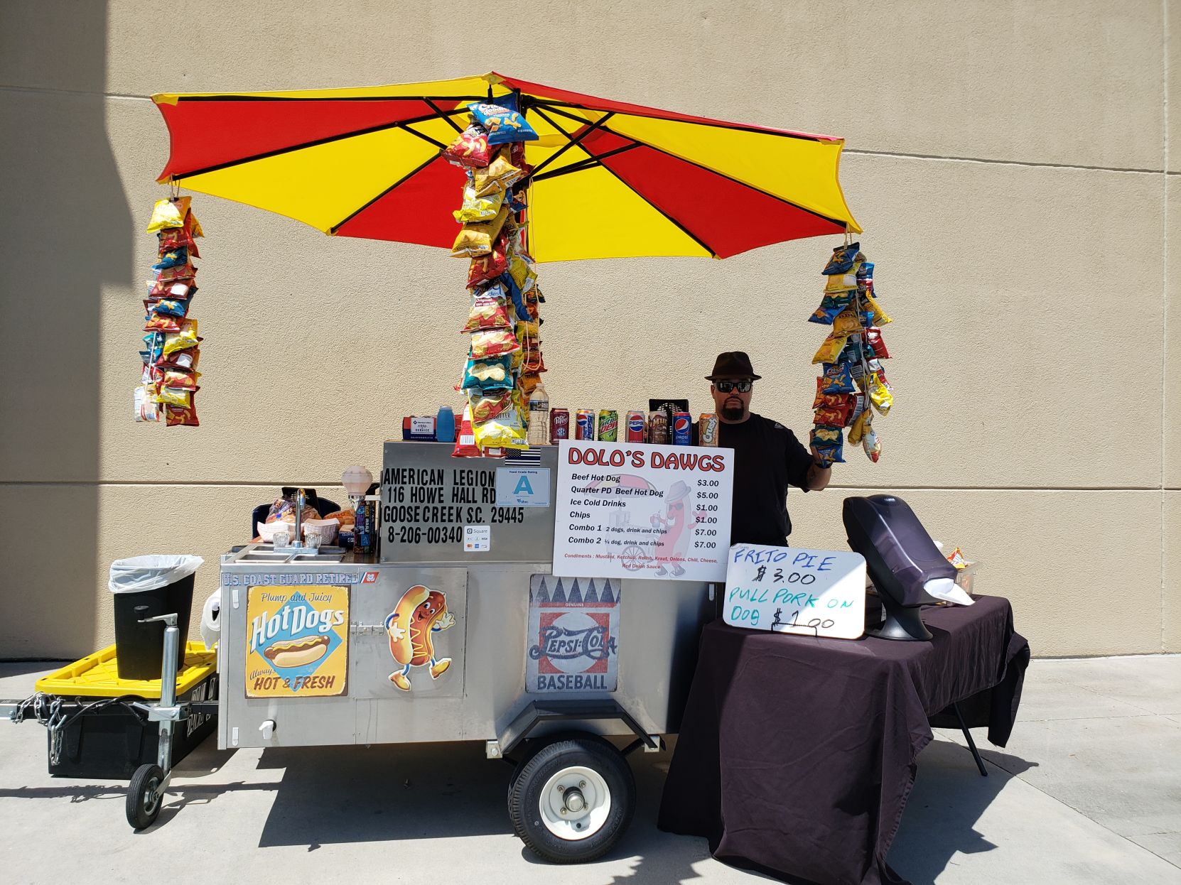 Dolo's Dawgs cart